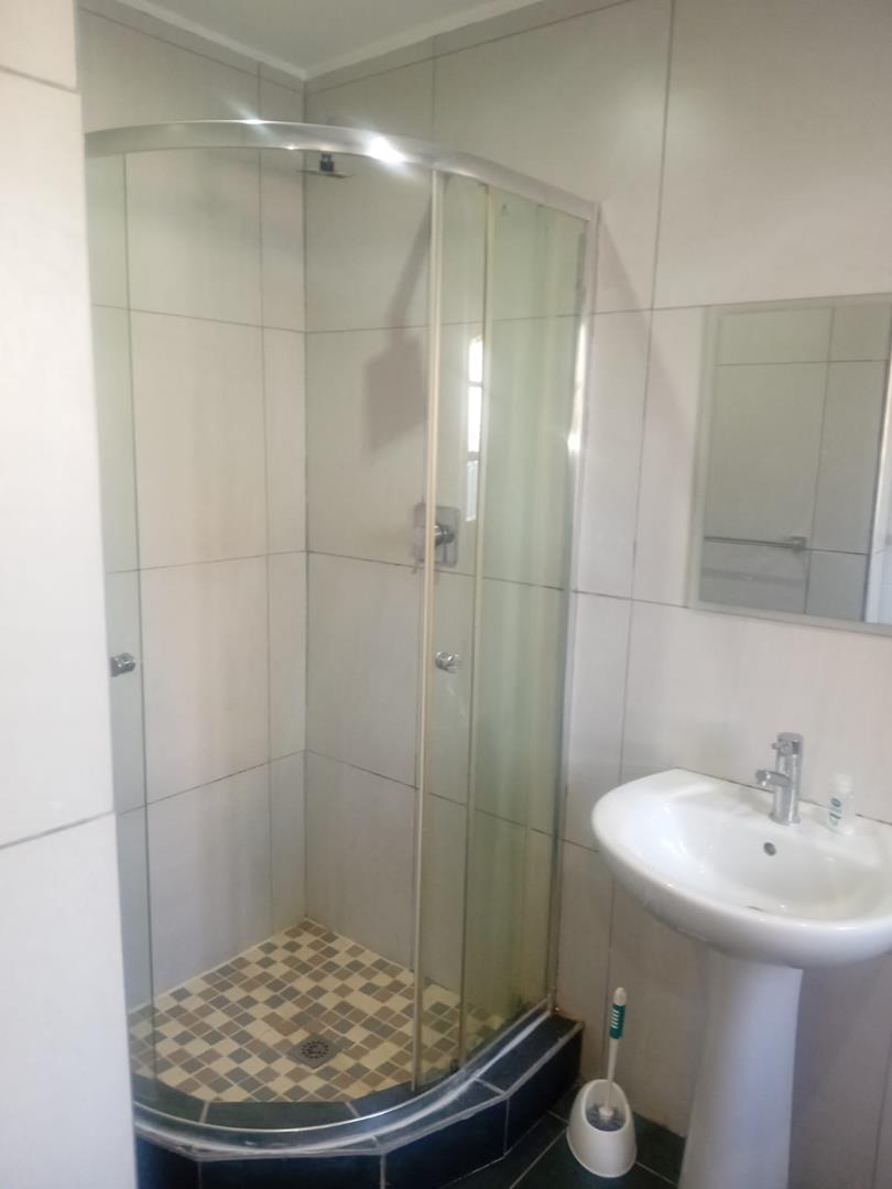 To Let 1 Bedroom Property for Rent in Humewood Eastern Cape